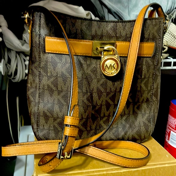 Michael kors cross body - Picture 1 of 8